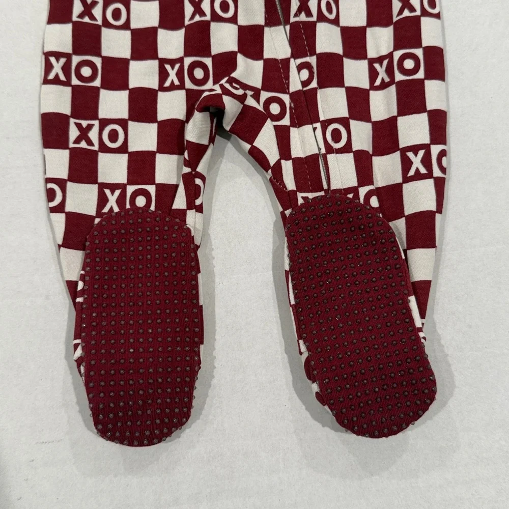 L'ovedbaby crimson XO checker organic zipper footie